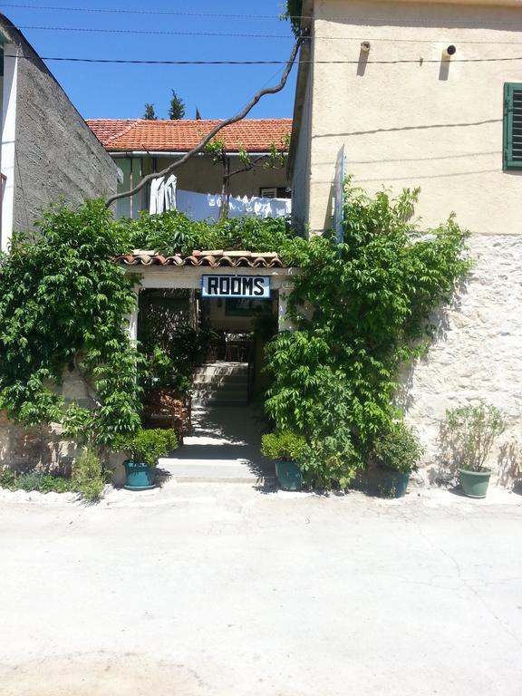 Apartments Darinka Skradin Bilik gambar
